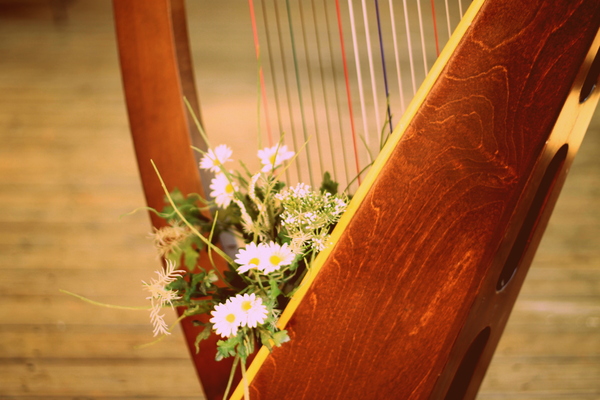 Harp with flowers
