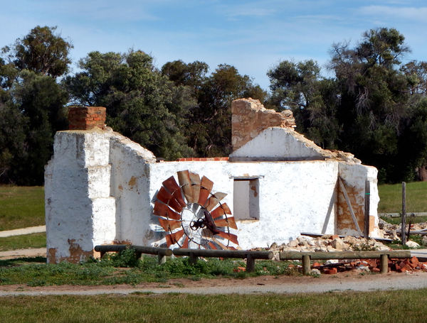 remains of settlers' cottage1