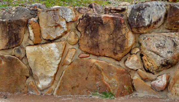 retaining rock wall1