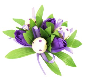 Easter decoration: artificial tulips and eggs