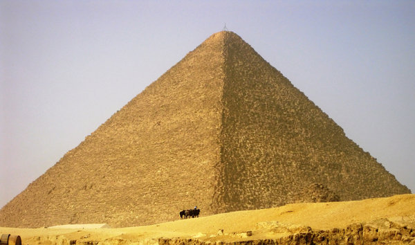 pyramids: Egyptian pyramids in the desert