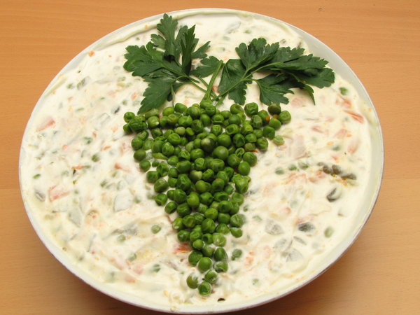 russian salad: salad top decoration