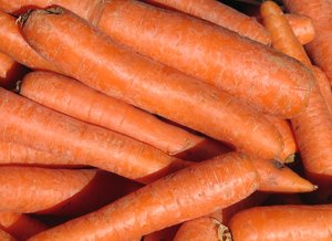 organic carrots: organic carrots