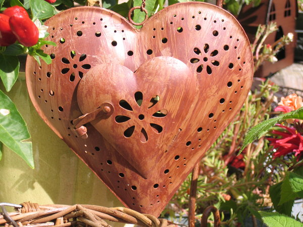decorative metal heart: decorative metal heart