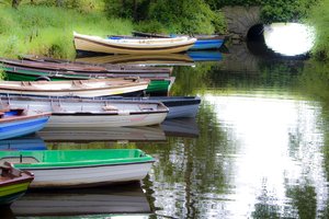Boats: Nice foto of some boats sitting in dock at killarney ross castle ireland