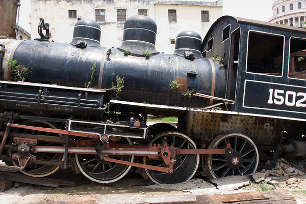 Slow train (not) coming - Cuba: Locomotive repair in Havana - Cuba