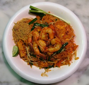 Thai shrimp and fried noodles: Thailand food