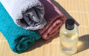 Towels and bathoil: Towels and bathoil