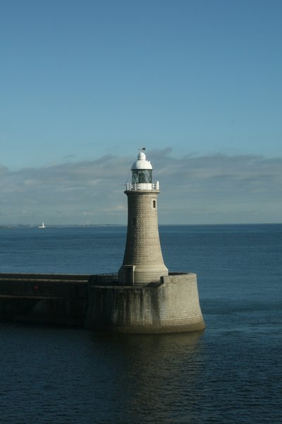Lighthouse: lichthouse in harbour