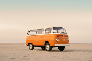 Retro Van: Retro van on the beach (ai)