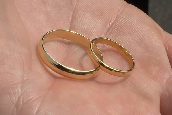 Wedding Rings: Bride & Groom wedding rings