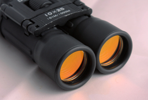 binocular com lente vermelha: 