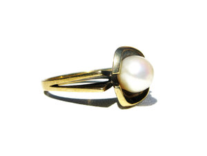 old pearl ring: none