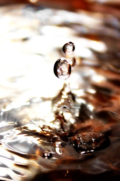 Falling Droplet: A falling droplet, again, with water