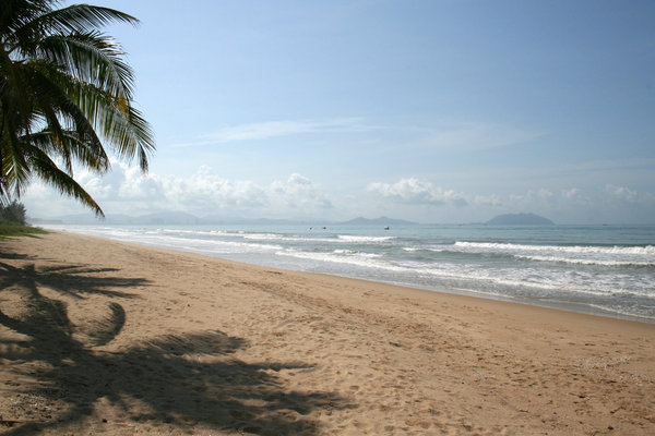Tropical beach 2: A beach on the southern shore of Hainan Island, China.