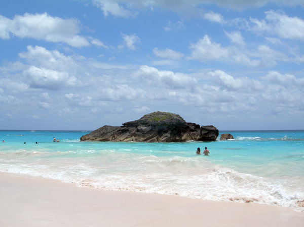Bermuda Beach - Horseshoe Bay: Horseshoe Bay in Bermuda. Comments would be appreciated.