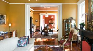 Living Room: A classical American living room
