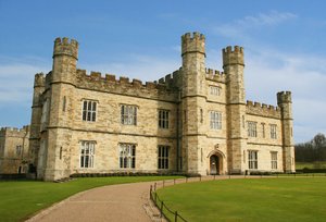 Leeds Castle: Set in 500 acres of beautiful parkland, a visit to Leeds Castle in the garden of England is full of discovery. Open all year round, its special blend of heritage and history, glorious gardens, attractions, programme of events, and licensed restaurant make