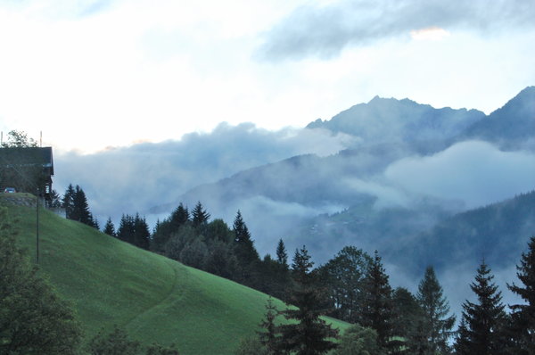 Misty Mountain valley 1: 