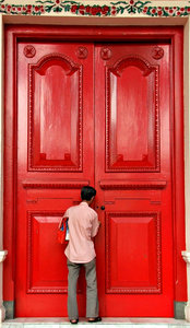 grandes portas vermelhas: 