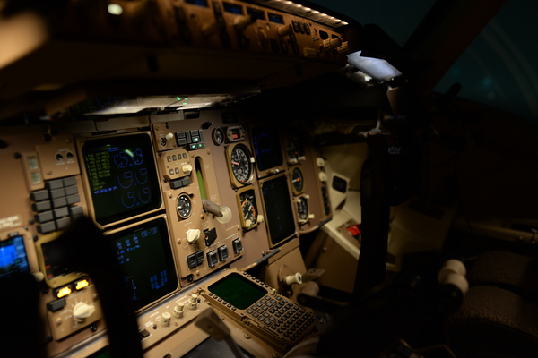 Airline Flight Deck: Plane panel