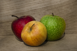 Fresh apple: Fresh apple harvest on a wooden background