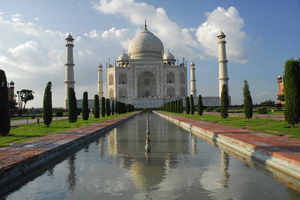 Taj Mahal, w południe słońce: 