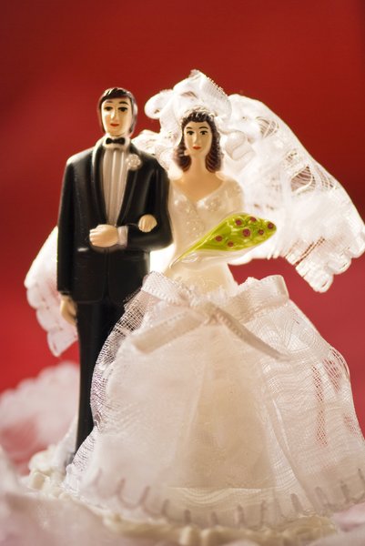 Wedding cake couple: wedding cake couple against red background