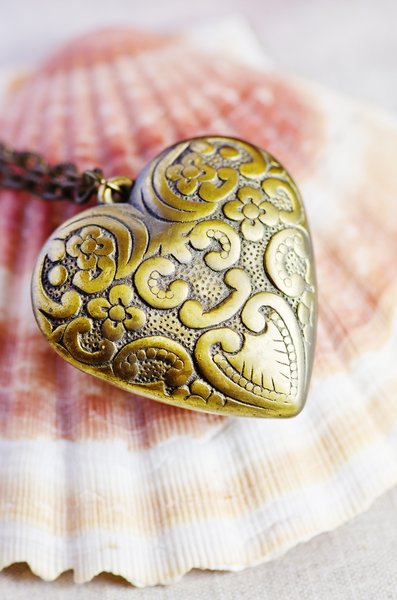 Metal decorate heart on sea sh: heart macro