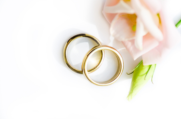 Golden wedding rings 2: Golden rings on white background